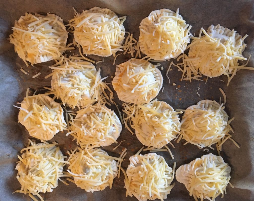 Rezept für herzhafte Blätterteig-Taler Rezept für herzhafte Blätterteig-Taler