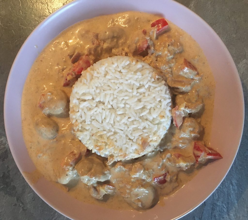 Rezept für eine cremige Thunfischsoße mit Gemüse und Basmati-Reis