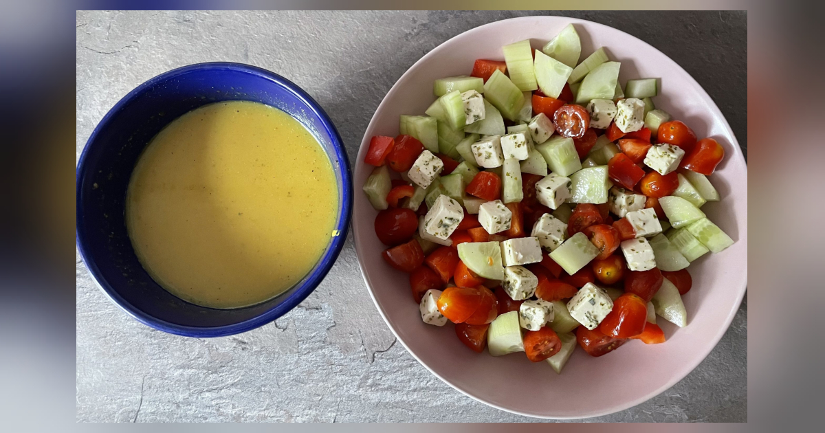 Rezept für ein sommerlichen gemischten Salat mit einem selbst gemachten Honig-Senf-Dressing